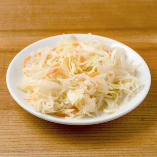 Surówka z kiszonej kapusty