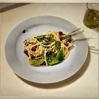 Pasta con pomodori secchi e spinaci