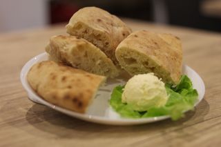 Kajmak sa lepinjom