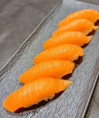 Nigiri De Salmón (6 Uds.)