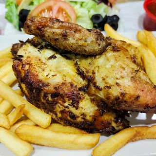 Pollo A L`Ast Medio (1/2) Con Patatas Y Ensalada Atún