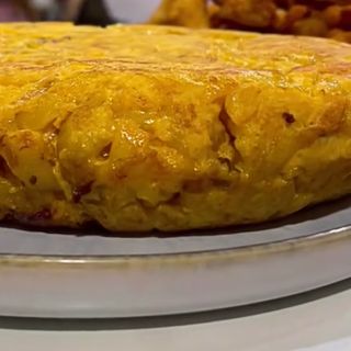 TORTILLA PATATA CON CHORIZO