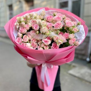 Букет з кущових троянд «Гуд Муд» в рожевому стилі