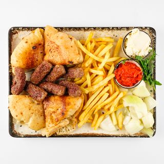 Ćevapi s pomfritom