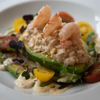 Aguacate con ensaladilla
