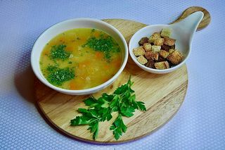 Суп гороховый с копченой рулькой