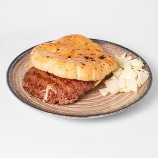 Pljeskavica punjena sirom