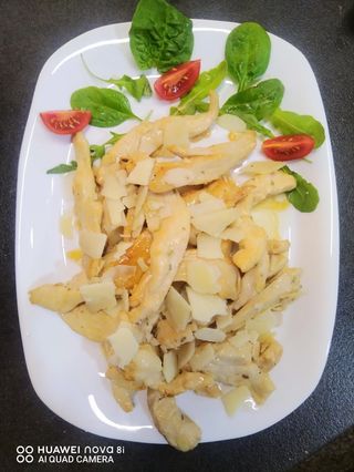 Пилешки филенца с мед, розмарин, филиран бадем и пармезан (300г)