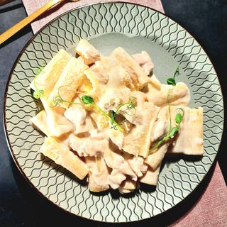 Rigatoni cu piept de pui si gorgonzola