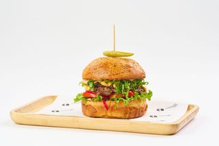 Фирменный бургер с бон-филе (410г)