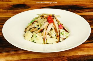 Salată Caesar cu pui și dressing