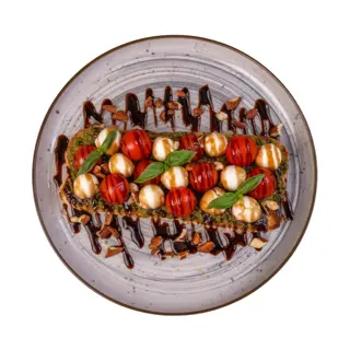 Tostada caprese