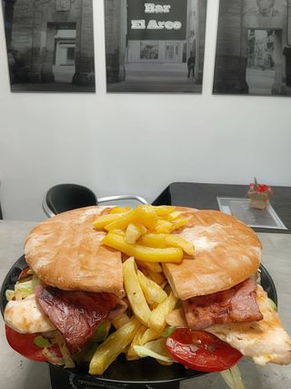 Campero De Pollo con patatas fritas