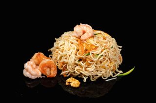 159 RAMEN SALTATO CON GAMBERI