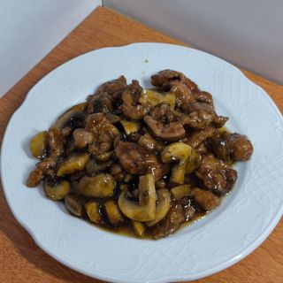 39. Ternera Con Champiñones