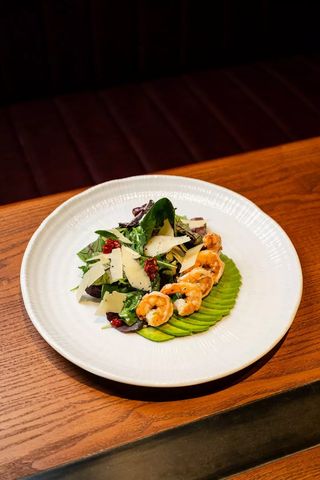 Салат с креветками/ Salata cu creveți