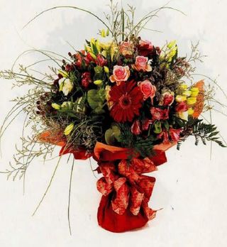 Ramo Variado En Tonos Rojos