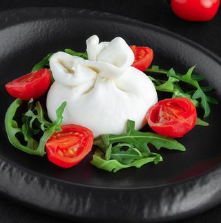 Ensalada Fresca De Burrata