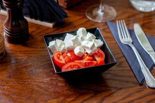 Salată de roșii cherry cu telemea