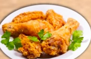 Cosce di pollo nella friggitrice