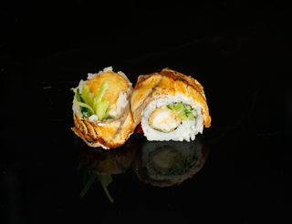 California roll węgorz z sandaczem w tempurze 8szt