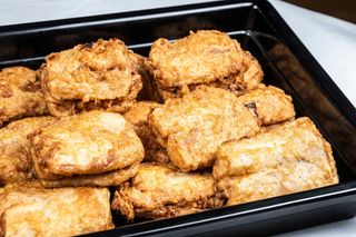 Ración de lenguado relleno de jamón y queso