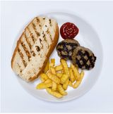 Кюфтета (2бр) + пържени картофи