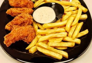 Aripioare picante cu garnitura la alegere 