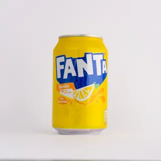 Fanta Limón lata 330ml.