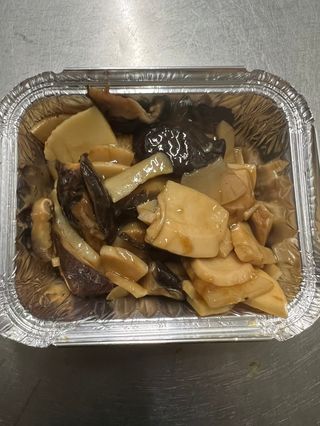 Bambù e funghi saltate   炒双东
