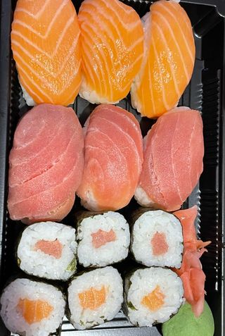 Sushi De Atún Y Salmón (12 Pzas.)