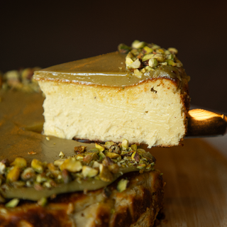 Cheesecake San Sebastian Pistacjowy