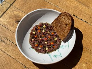 Тартар із яловичини з анчоусами (200г)