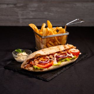 Meniu Chicken Panini+cartofi