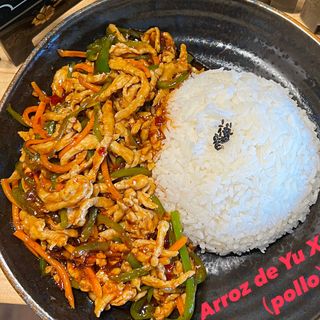 Arroz De Pollo Con Pimientos Y Zanahorias