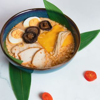 Сырный рамен с курицей