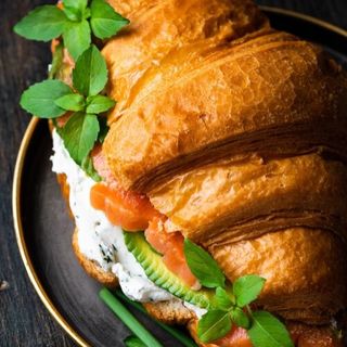 Croissant Salmón Y Queso Philadelphia 