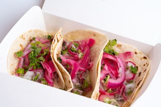 Свинско Тако – порция (3бр-350г)