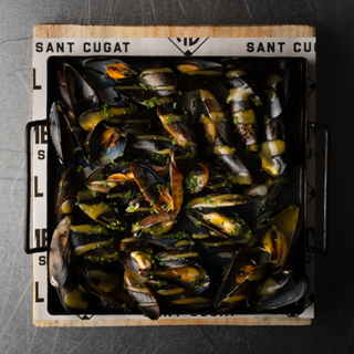 304 Musclos a la brasa amb escabetx cítric