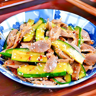 L15. Pipote de curcan cu castraveți și sos ușor picant 鸡胗