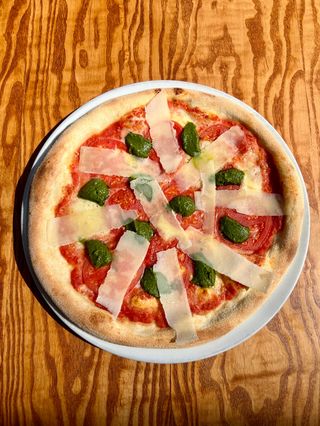 Pizza Pesto Pomodoro