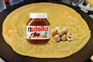 Crepes Nutella e granella di nocciole