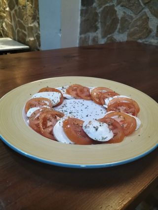 Ensalada De Tomate Y Mozzarella