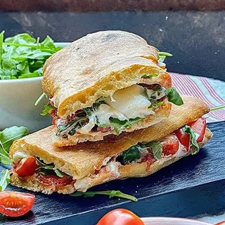Panuozzo crudo e bufala