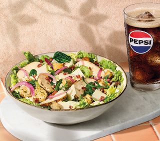 Menú Ensalada César (+0,01€ Tasa Ley Plast. 07/2022)