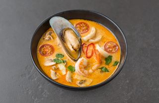 Том ям с морепродуктами