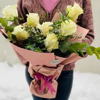 Buchet 7 trandafiri albi