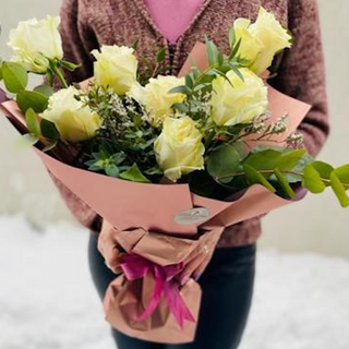 Buchet 7 trandafiri albi