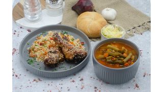 Supa de fasole verde,copanele de pui picante,orez cu legume,salata de varza alba,chifla