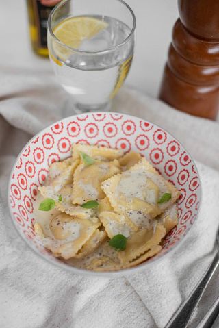 Равіолі з качкою та рікотою та трюфельним соусом (300г)